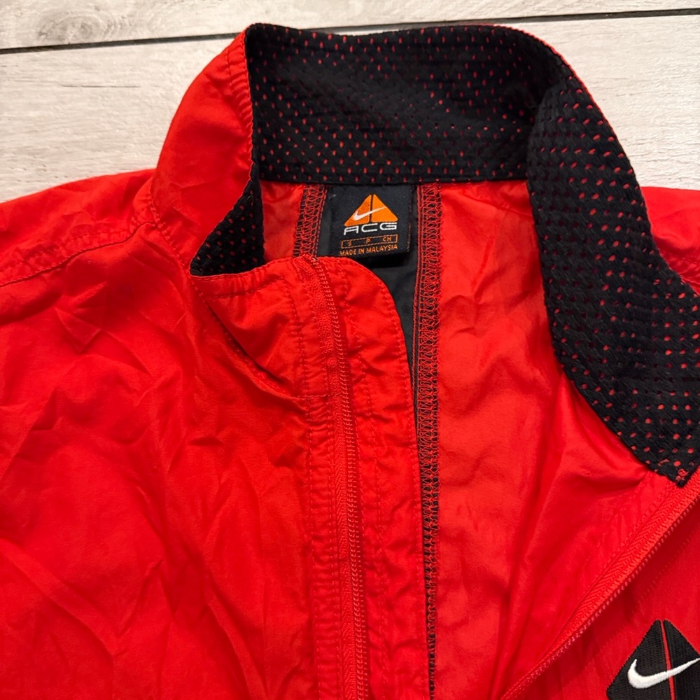 Nike ACG Bright Red Women's Vest - Picture 2 of 3